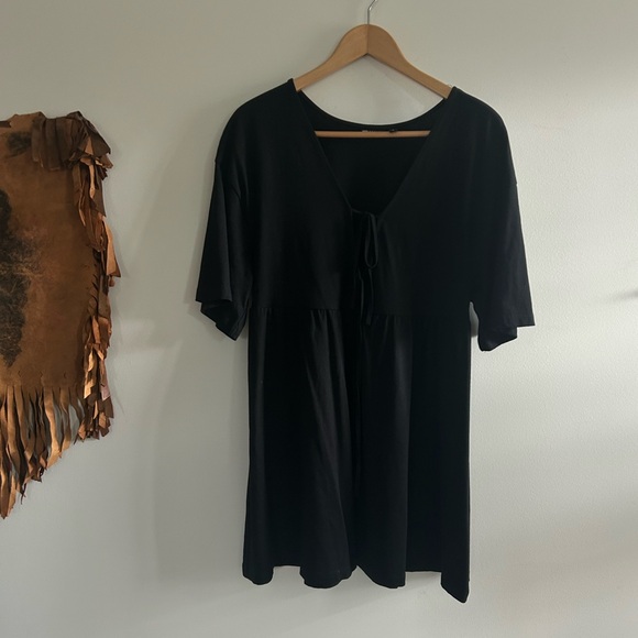 ASOS DESIGN Petite mini smock dress with double tie detail in black Sz 6 Small - Picture 2 of 5